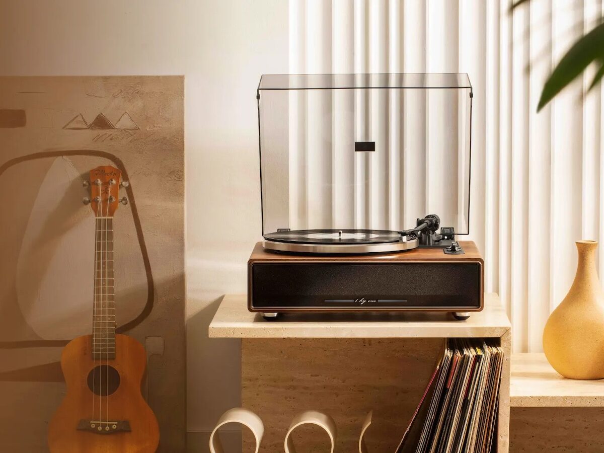 1byone High Fidelity Belt Drive Turntable with Built-in Speakers, Bluetooth on Gadget Flow