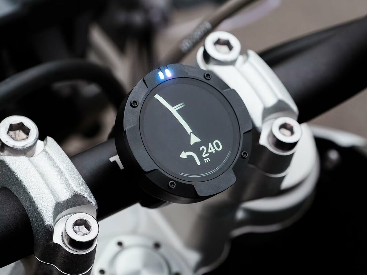 Beeline Moto: Motorcycle GPS System with Intuitive Route Navigation on Gadget Flow