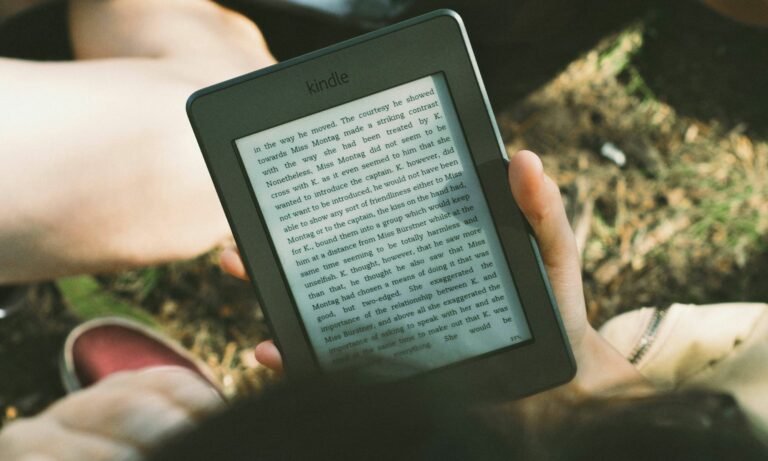 4 best e-readers to buy for the holidays