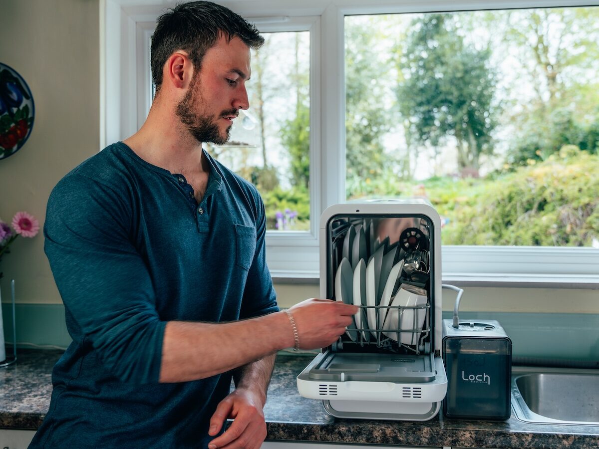 Capsule Personal Dishwasher 2.0 with a Compact, 15-Minute Rapid Wash Cycle on Gadget Flow