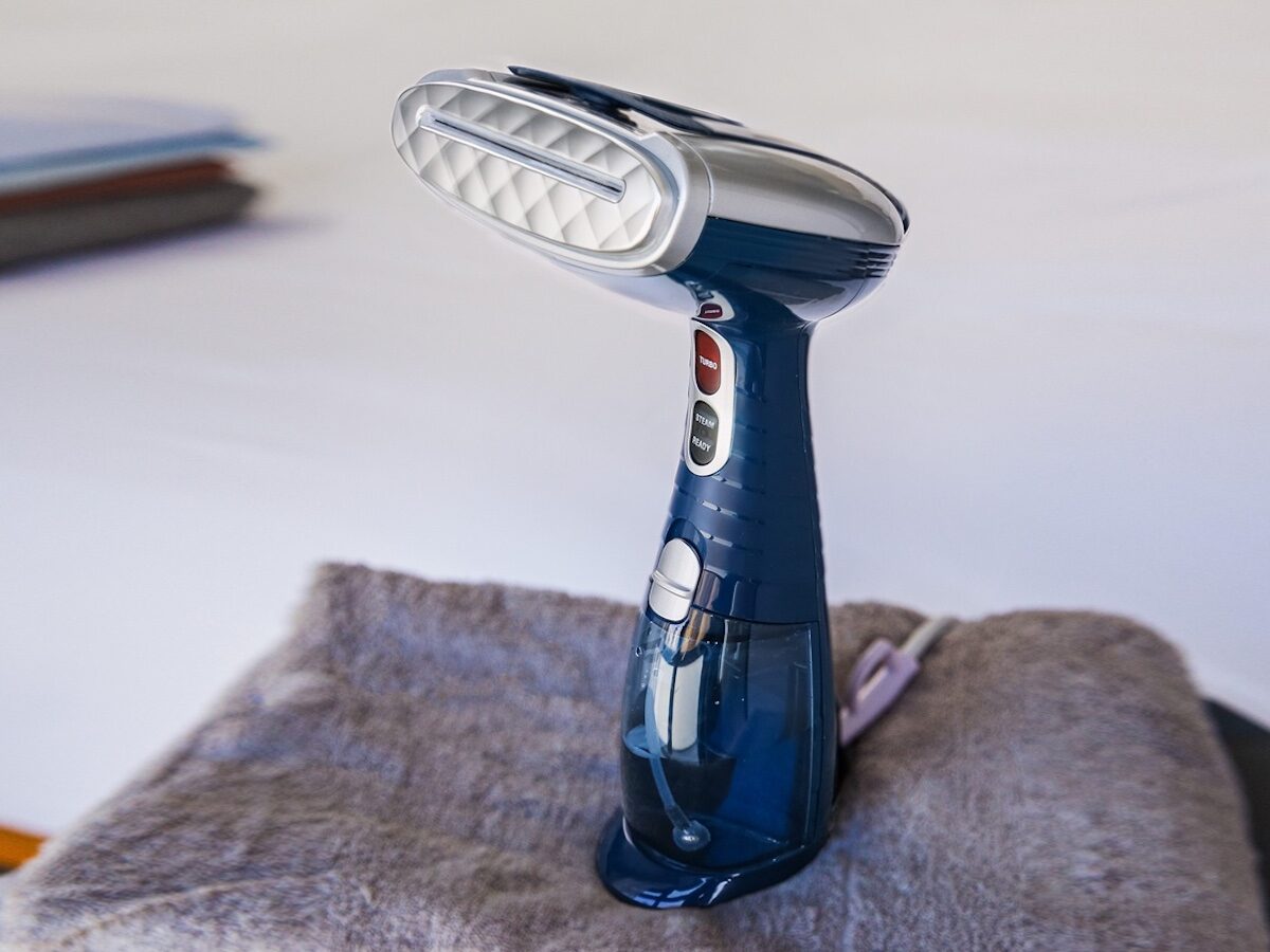 Conair Turbo ExtremeSteam: A Handheld 1875W Fabric Steamer for Clothes on Gadget Flow