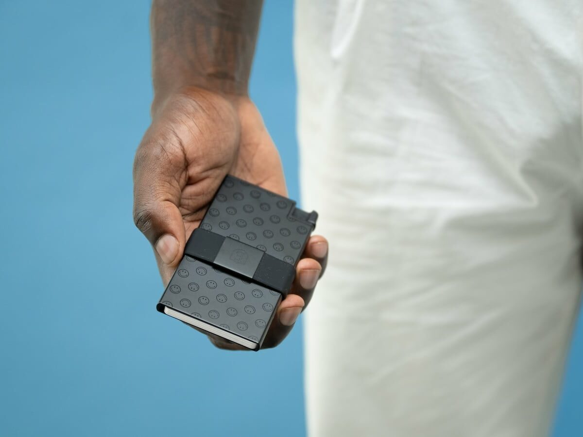 Cardholder: Space-Grade Aluminum Smart Wallet by Ekster X Smiley on Gadget Flow