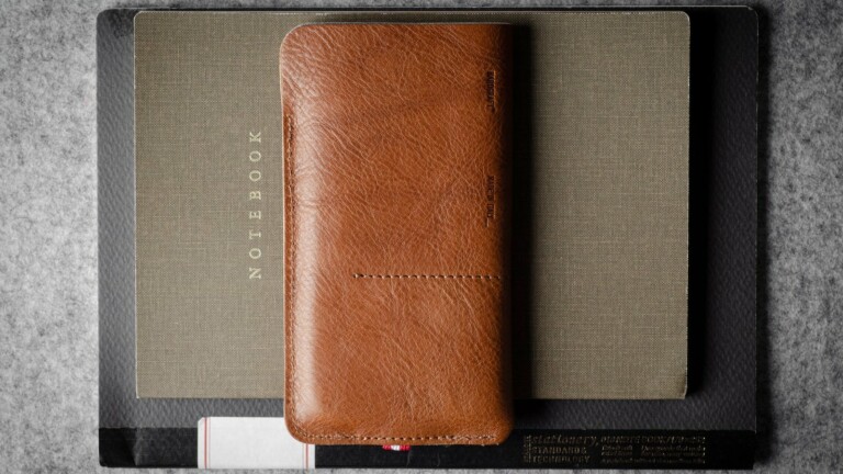 hardgraft Wild iPhone 14 Case envelops your smartphone in leather with 4 card slots