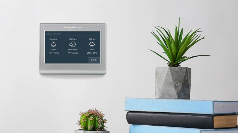 Honeywell Home WiFi Smart Color Thermostat learns your schedule & temperature preferences