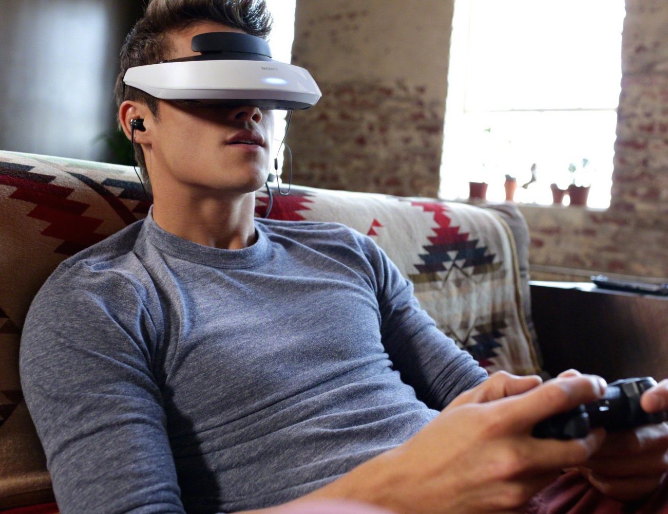 Personal 3D Viewer – Head Mounted Display by Sony