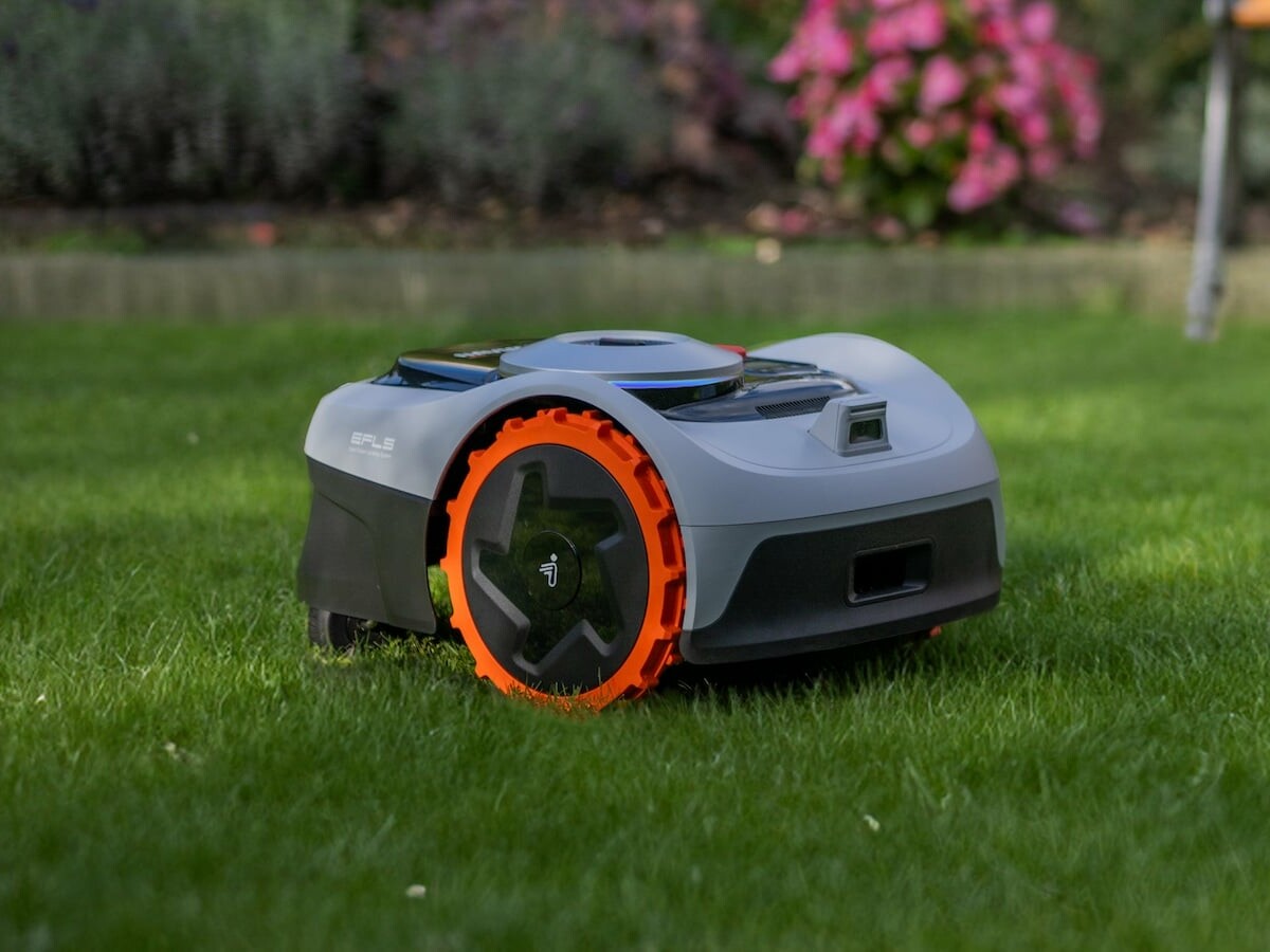 Segway Navimow i Series robotic lawnmower has an advanced AI-powered mapping system