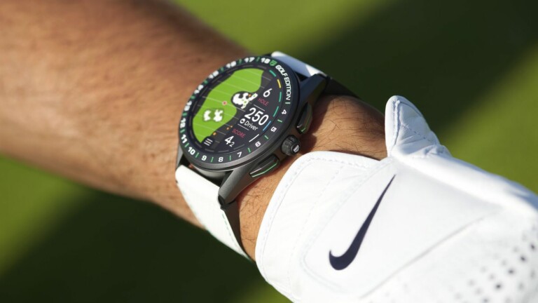 TAG Heuer CALIBRE E4 Golf Edition watch uses a sleek and lightweight titanium material