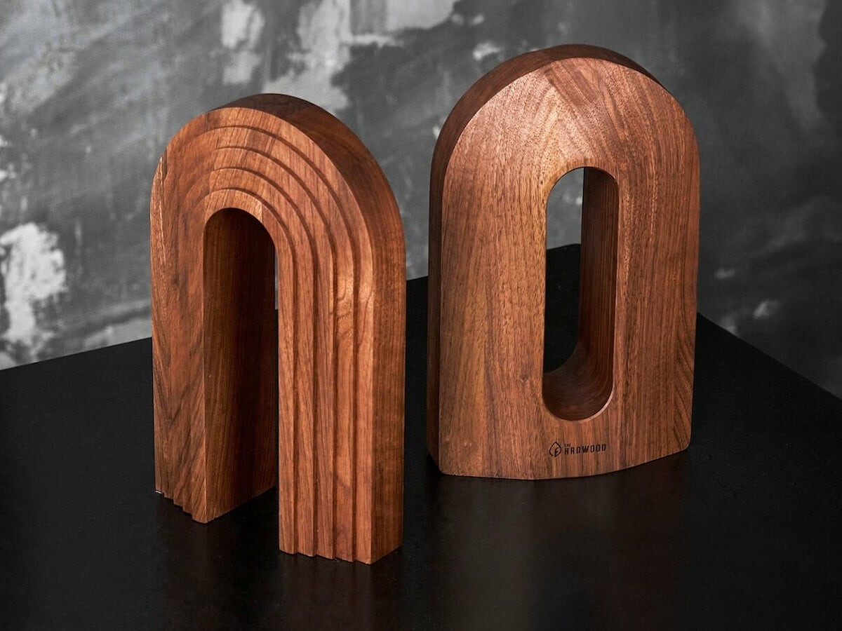 TheHrdwood Wooden Headphone display fits both gaming and music headphones seamlessly